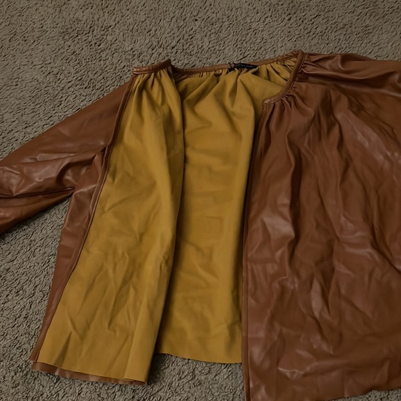 Cute Blazer Like Jacket - Picture 4 of 9